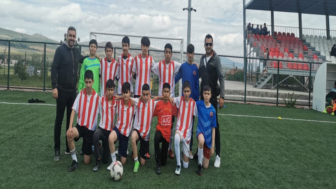 19 Mayıs Gençlik ve Spor Bayramı Dostluk Turnuvasında Okulumuzun Erkek Futbol Takımı Gururlandırdı!
